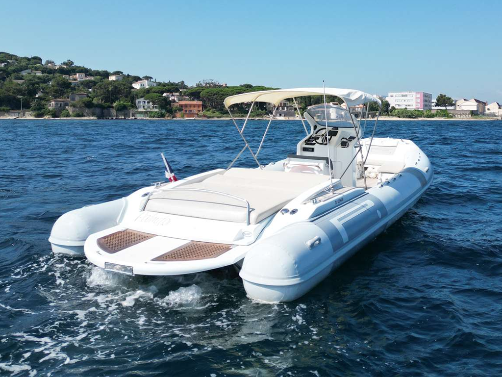 1_saint-tropez-PIRELLI 880 SPORT - Semi-rigide-rivieramarineloc-location-bateau