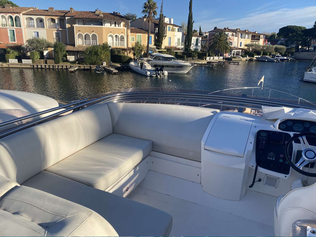 2-saint-tropez-princess-52-rivieramarineloc-location-bateau