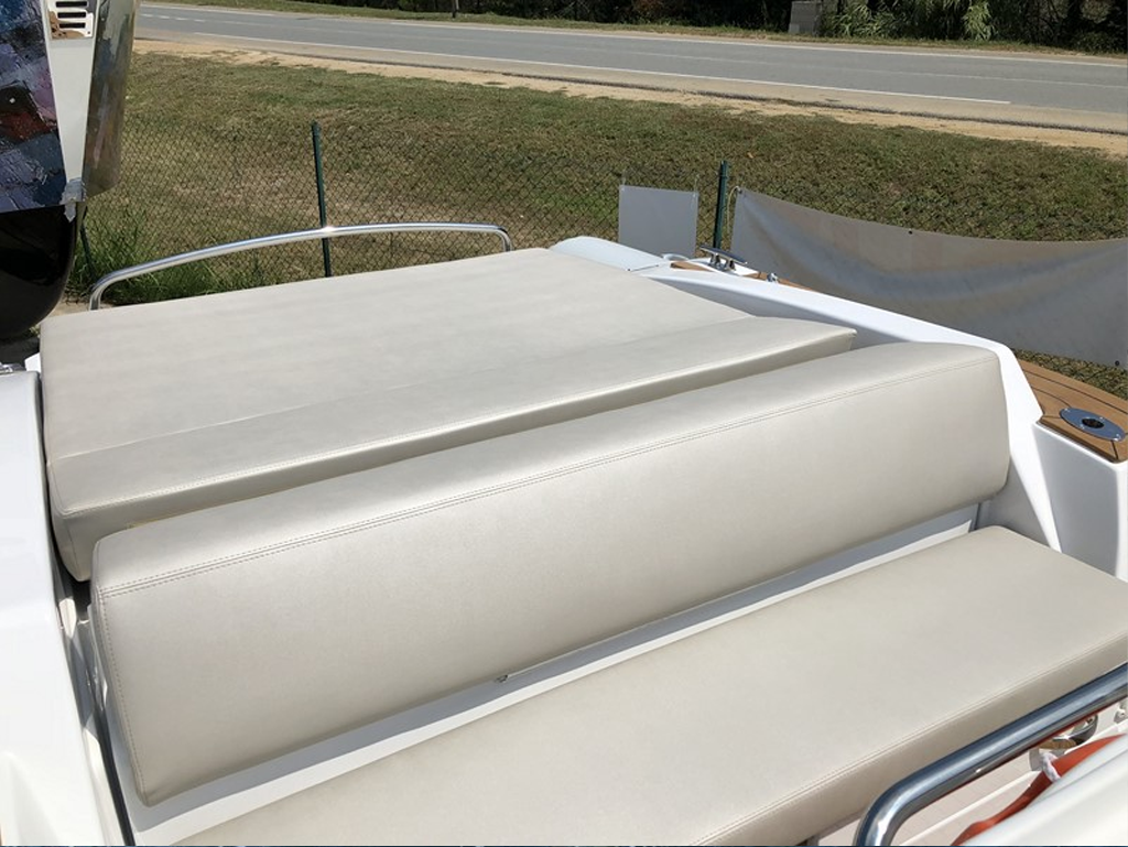 5_saint-tropez-PIRELLI 880 SPORT - Semi-rigide-rivieramarineloc-location-bateau